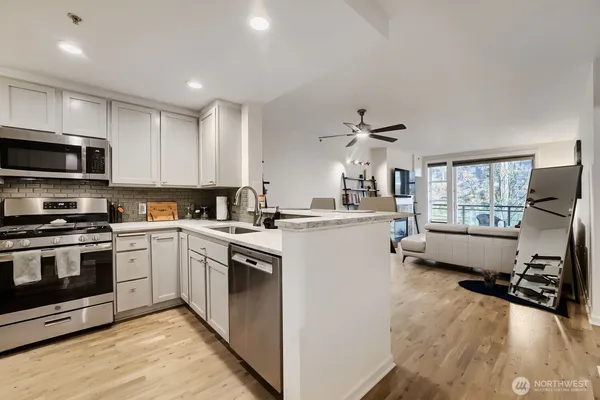 $525,000 | 2607 Western Avenue, Unit 355, Seattle, WA 98121