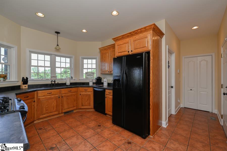 660 Aiken Road Woodruff, SC 29388 - Photo 12 of 34