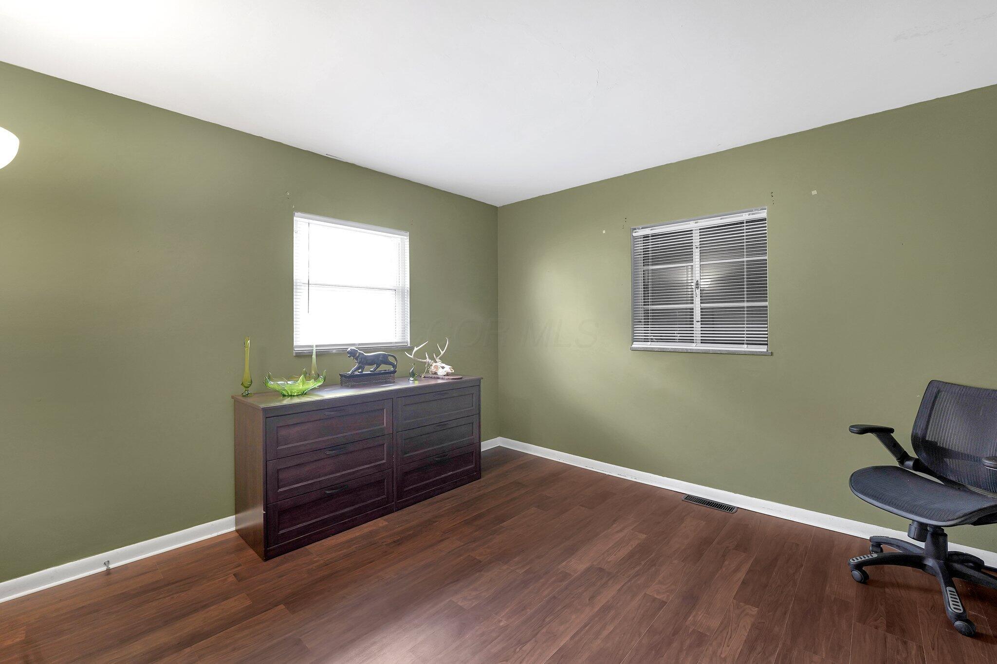 581 Morse Road Columbus, OH 43214 - Photo 16 of 26 2nd Bedroom