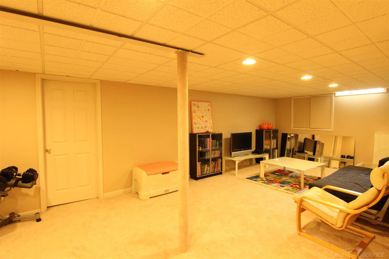 898 Rambling Drive Rochester, MI 48307 - Photo 37 of 45 31291388-36.JPG