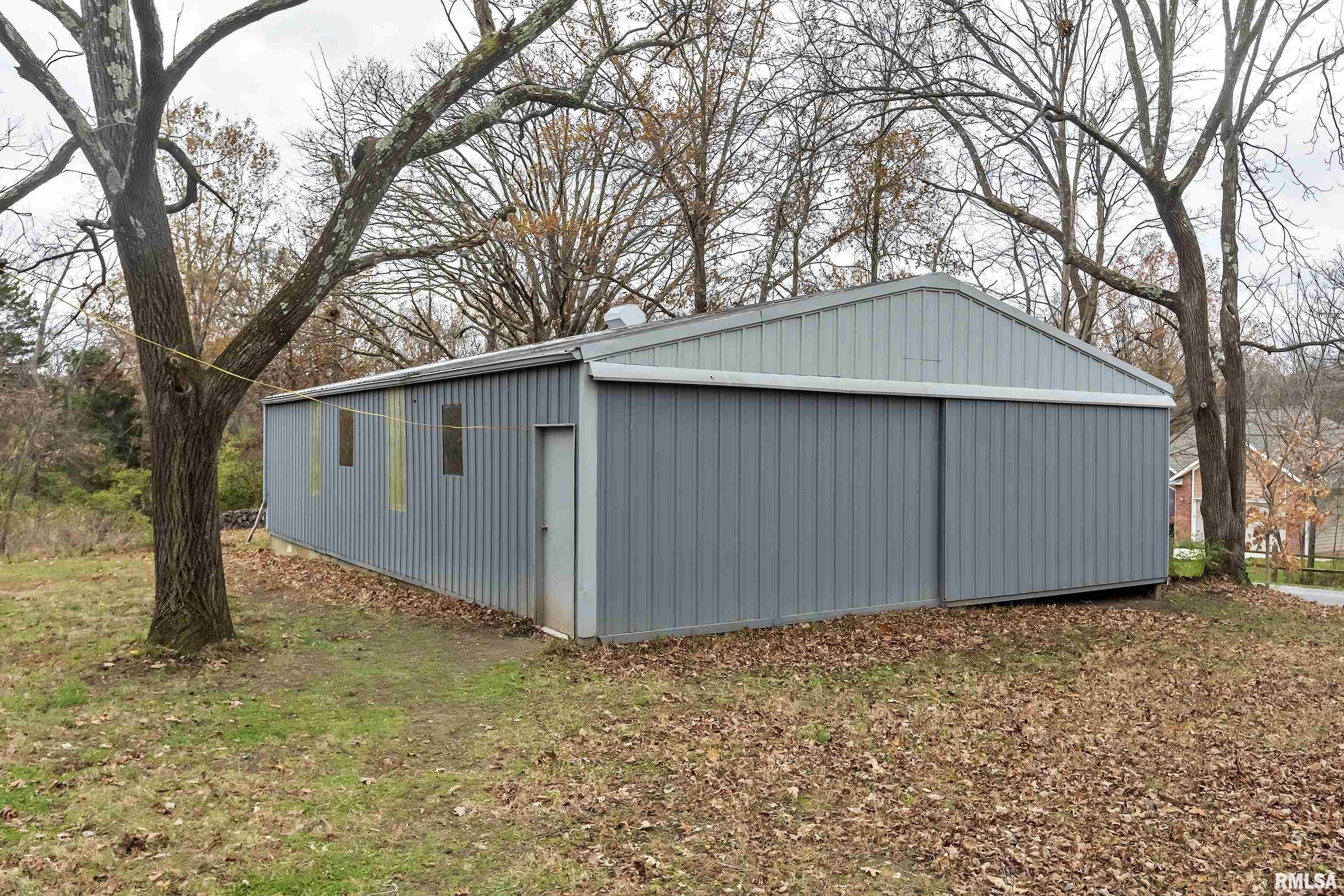 8750 East Casey Pike Road Mount Vernon, IL 62864 - Photo 3 of 32