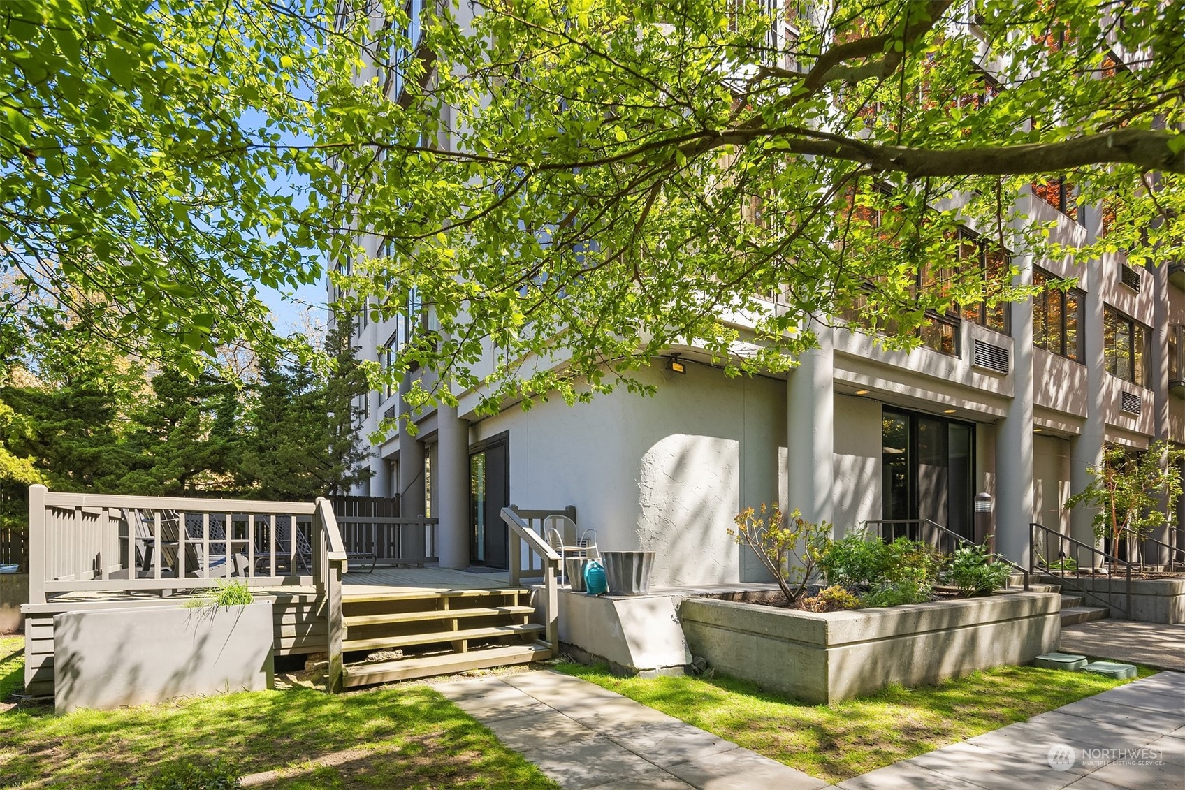 1120 Spring Street, Unit 1001 Seattle, WA 98104 - Photo 27 of 31 Gallery Image 27