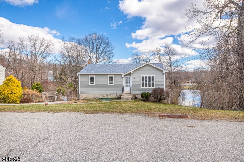 40 Hummingbird Trail Vernon, NJ 07422 - Photo 2 of 6