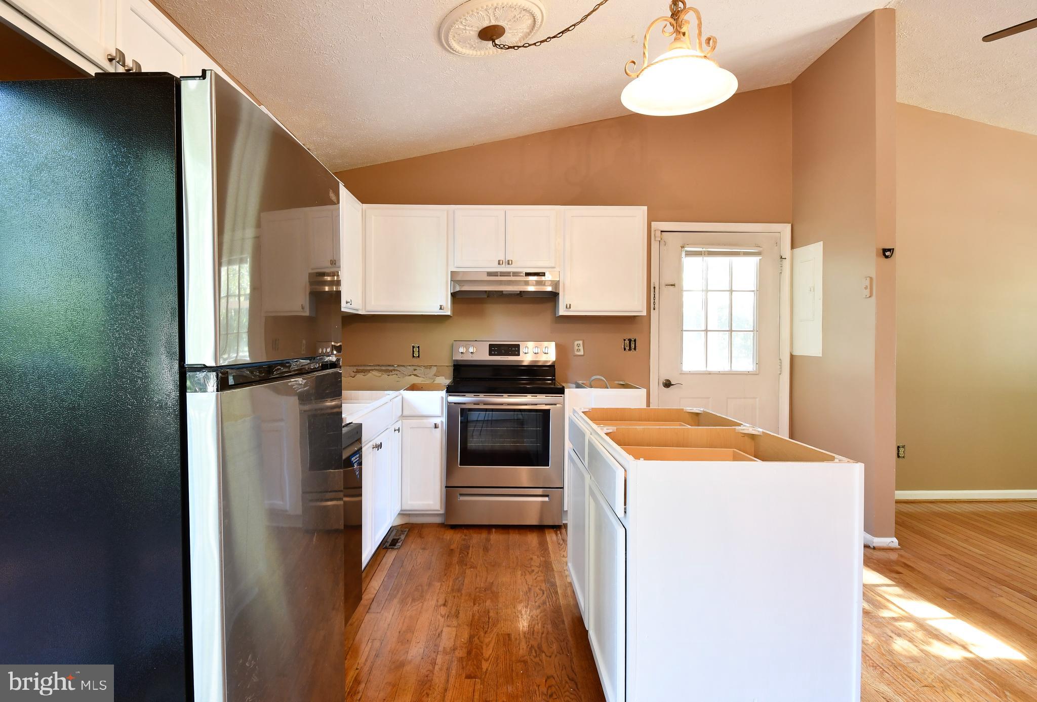 14319 Snake Castle Road Sumerduck, VA 22742 - Photo 8 of 32 New appliances and New Kitchen cabinets