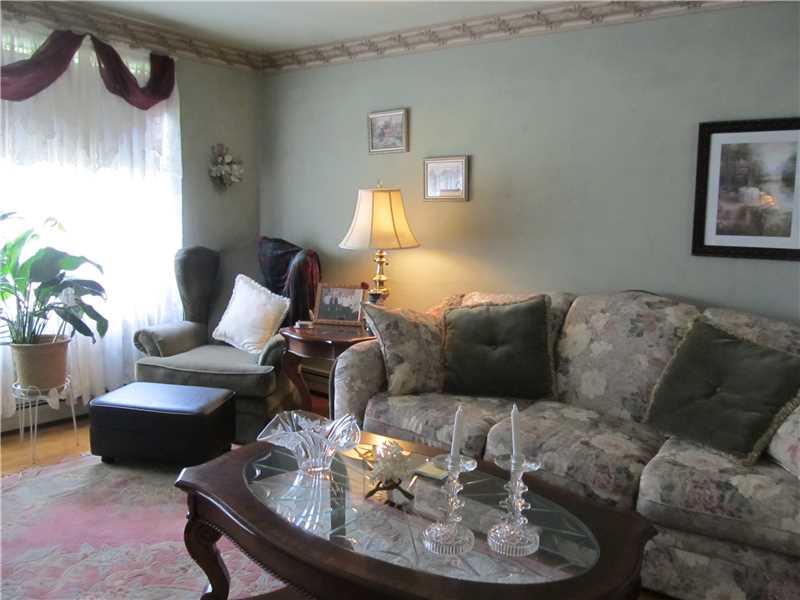 1201 Renton Road Plum, PA 15239 - Photo 6 of 22 Living Room.