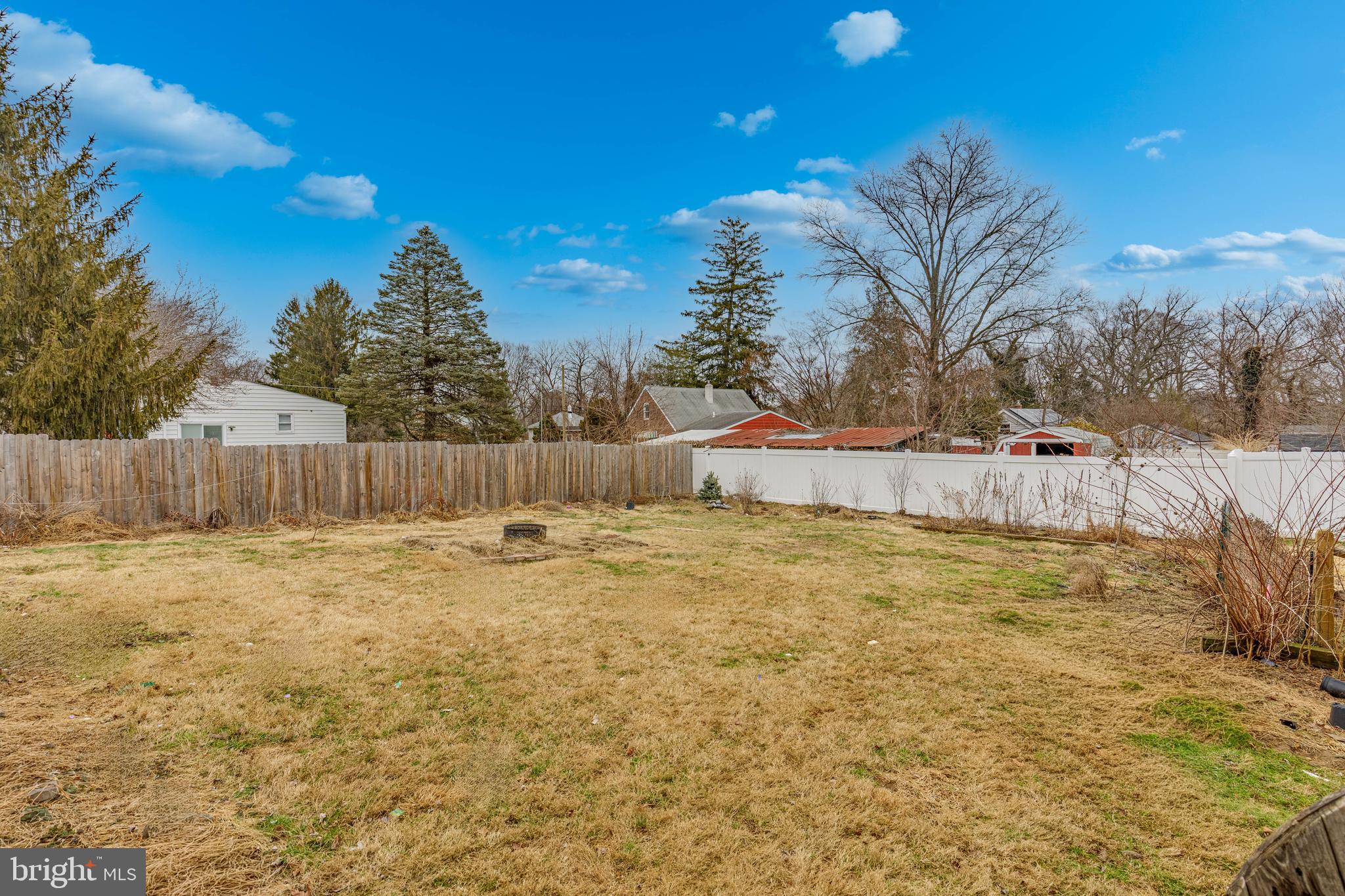 215 Birch Street Hamilton, NJ 08610 - Photo 13 of 38 a backyard of a house