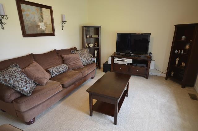 1453 Keesee Road Clarksville, TN 37040 - Photo 6 of 17 Living Room
