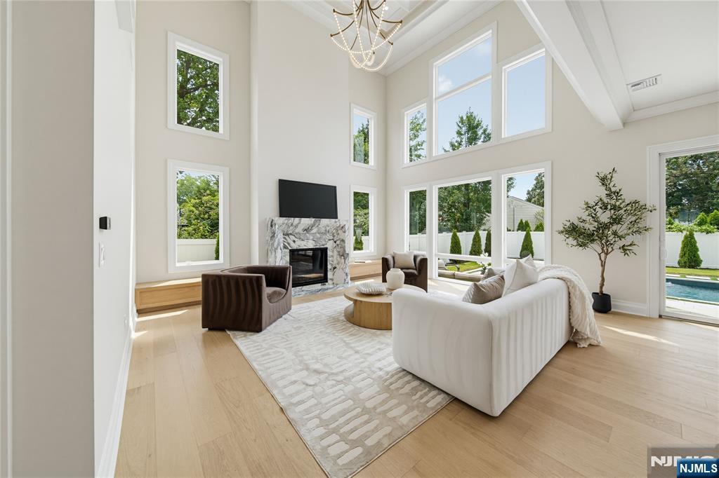92 Oliver Road Paramus, NJ 07652 - Photo 10 of 50 Gallery Image 10