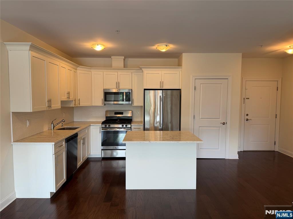 307 Gorge Road, Unit 501 Cliffside Park, NJ 07010 - Photo 1 of 16 Gallery Image 1