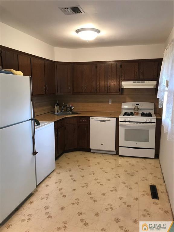 8 Sturgis Road Kendall Park, NJ 08824 - Photo 3 of 16 Gallery Image 3