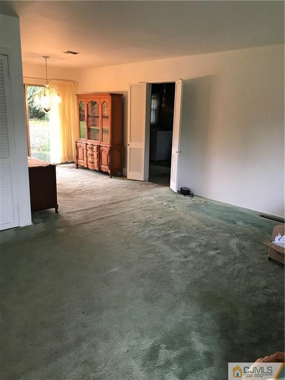8 Sturgis Road Kendall Park, NJ 08824 - Photo 6 of 16 Gallery Image 6