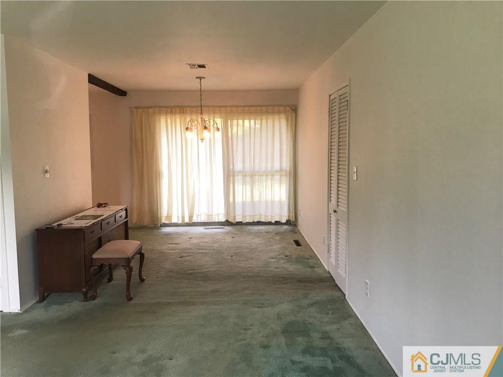 8 Sturgis Road Kendall Park, NJ 08824 - Photo 7 of 16 Gallery Image 7