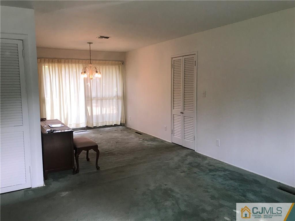 8 Sturgis Road Kendall Park, NJ 08824 - Photo 8 of 16 Gallery Image 8