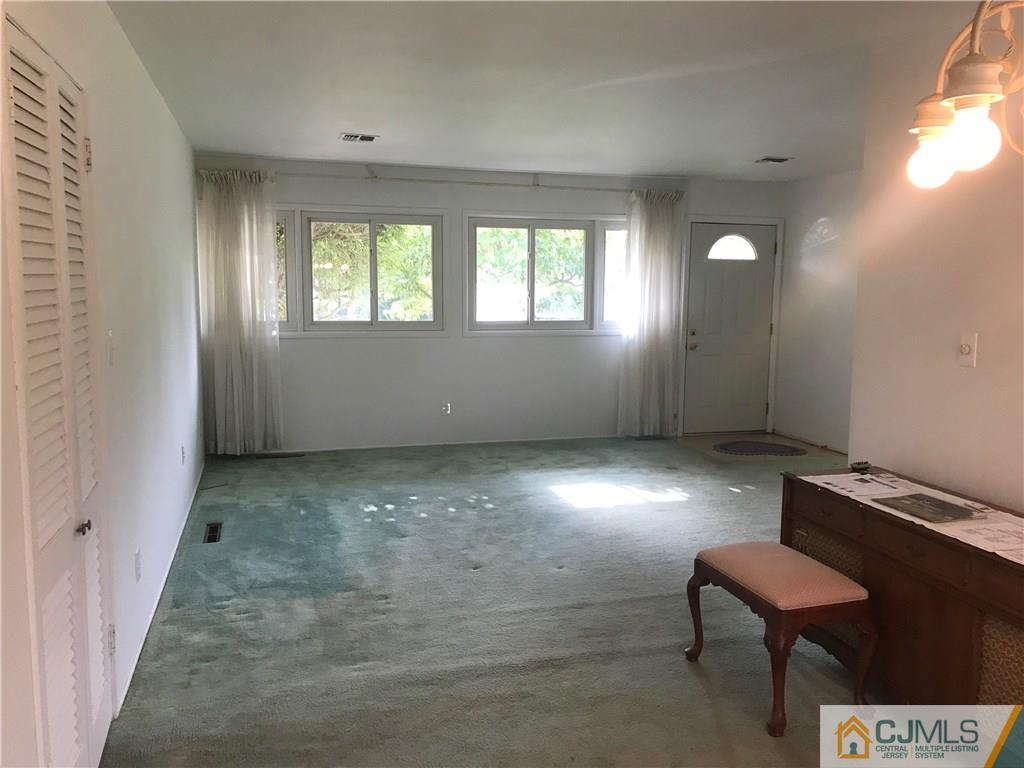 8 Sturgis Road Kendall Park, NJ 08824 - Photo 9 of 16 Gallery Image 9