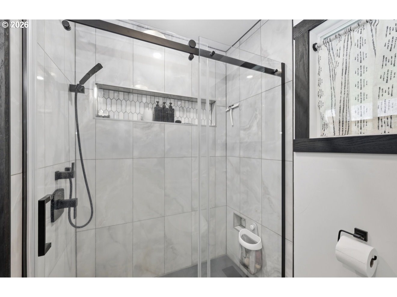 33192 Wilkins Road Eugene, OR 97408 - Photo 26 of 35 a bathroom with a shower and a shower