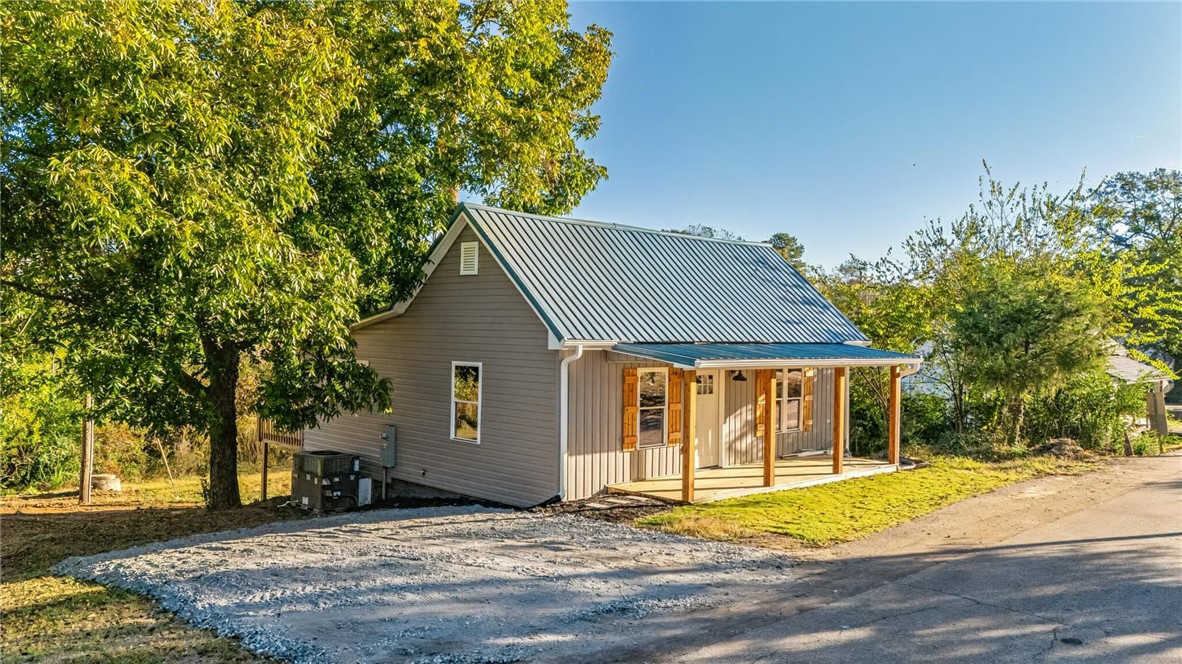104 West 1st Street Williamston, SC 29697 - Photo 1 of 17