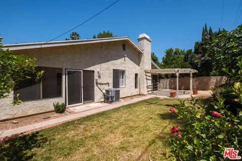 $4,595 | 7652 Quimby Avenue, Canoga Park, CA 91304