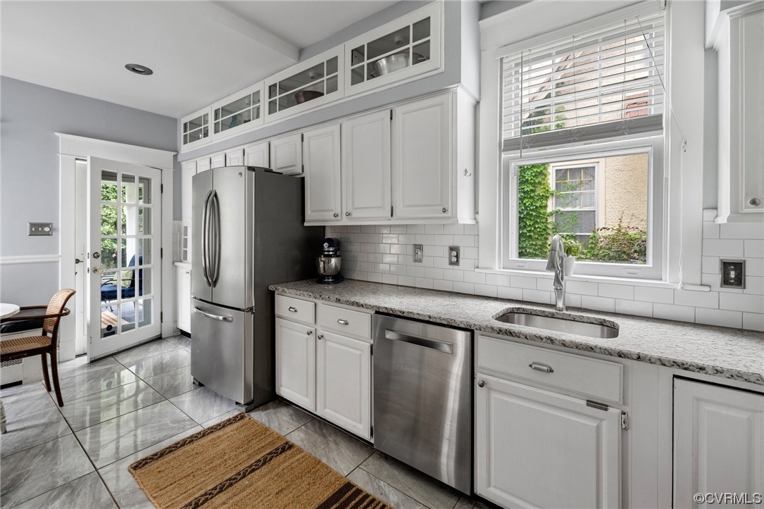13 Lexington Road Richmond, VA 23226 - Photo 19 of 47 Bright White/granite kitchen