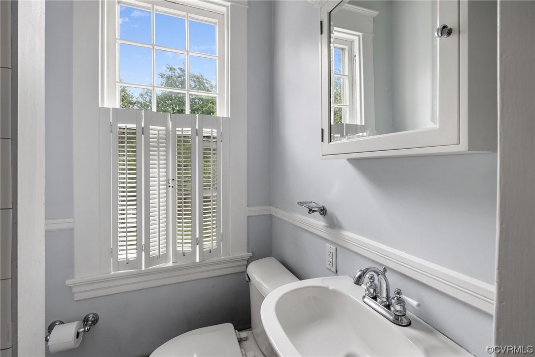 13 Lexington Road Richmond, VA 23226 - Photo 32 of 47 Updated hall bath