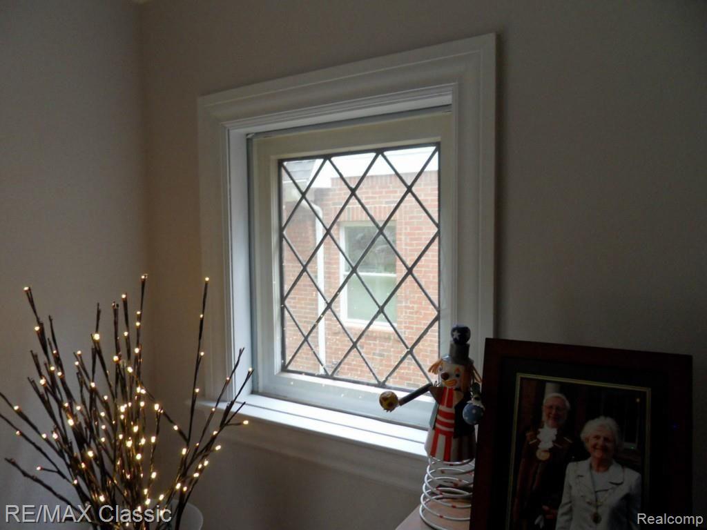 232 Woodside Road Royal Oak, MI 48073 - Photo 37 of 90 SDC15272.jpg