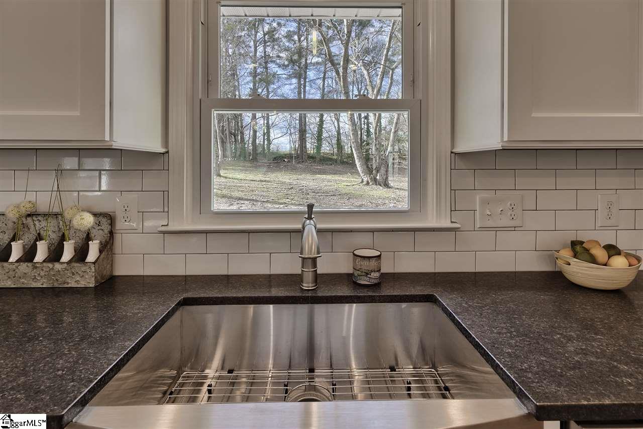 4 Spring Valley Road Greenville, SC 29615 - Photo 5 of 34 Gallery Image 5