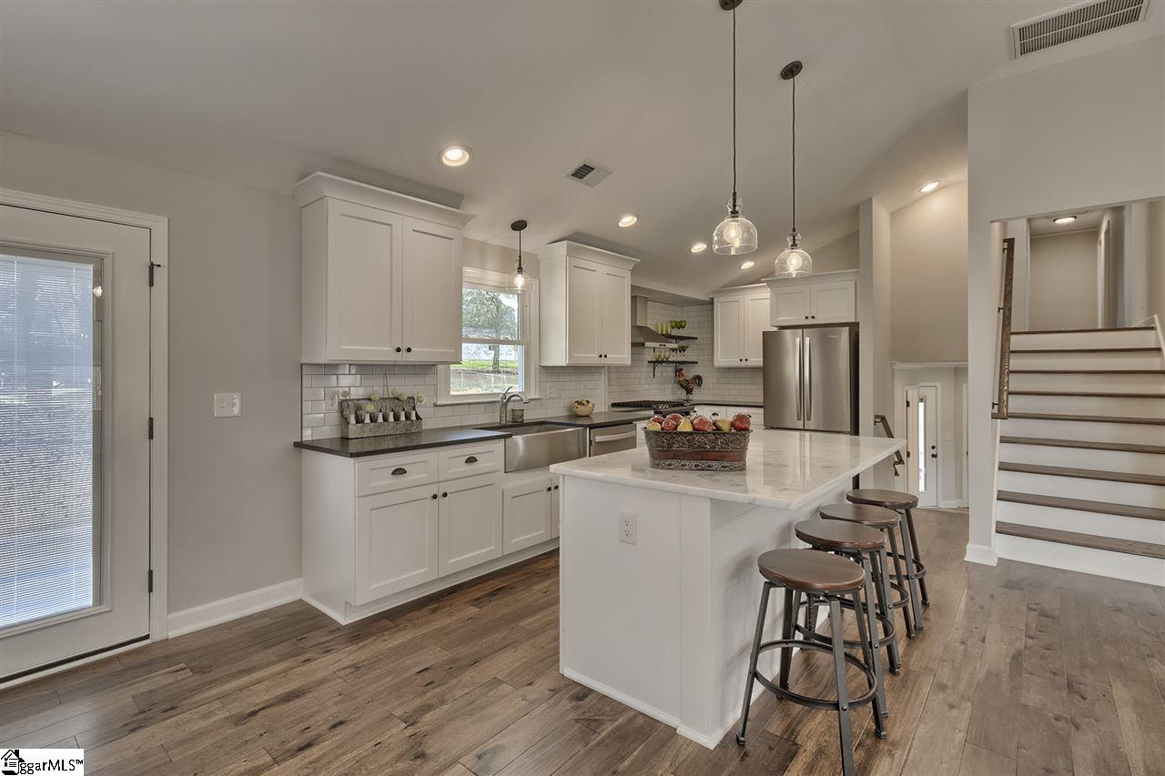 4 Spring Valley Road Greenville, SC 29615 - Photo 7 of 34 Gallery Image 7