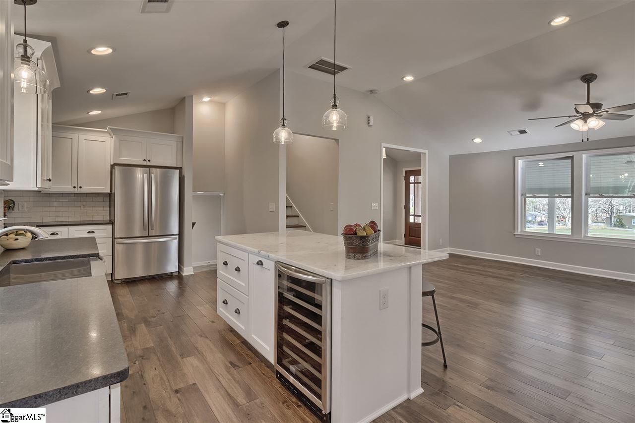 4 Spring Valley Road Greenville, SC 29615 - Photo 8 of 34 Gallery Image 8