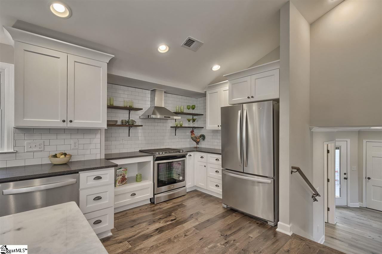 4 Spring Valley Road Greenville, SC 29615 - Photo 9 of 34 Gallery Image 9