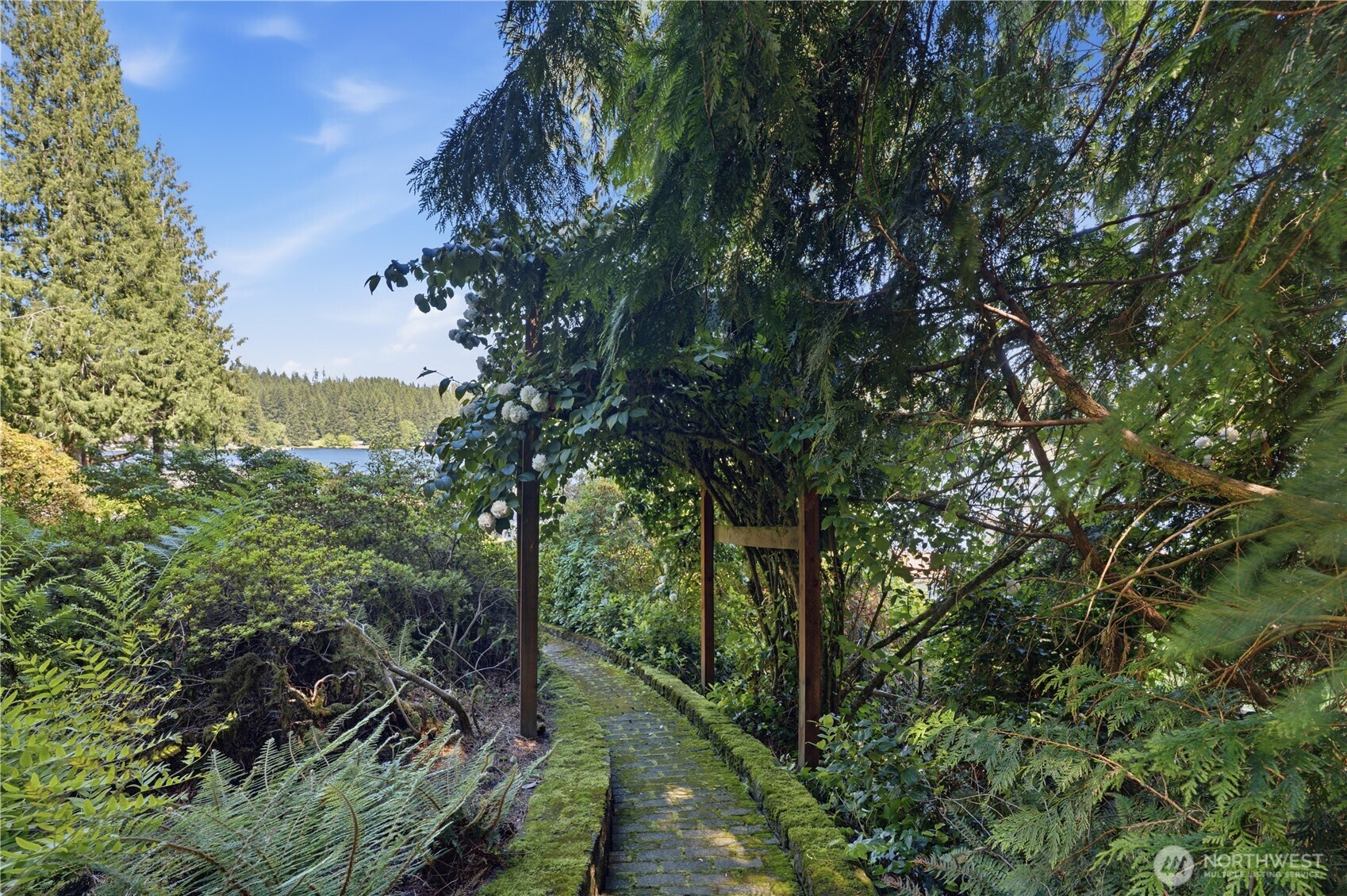 2109 Southwest Lake Roesiger Road Snohomish, WA 98290 - Photo 11 of 40 Gallery Image 11