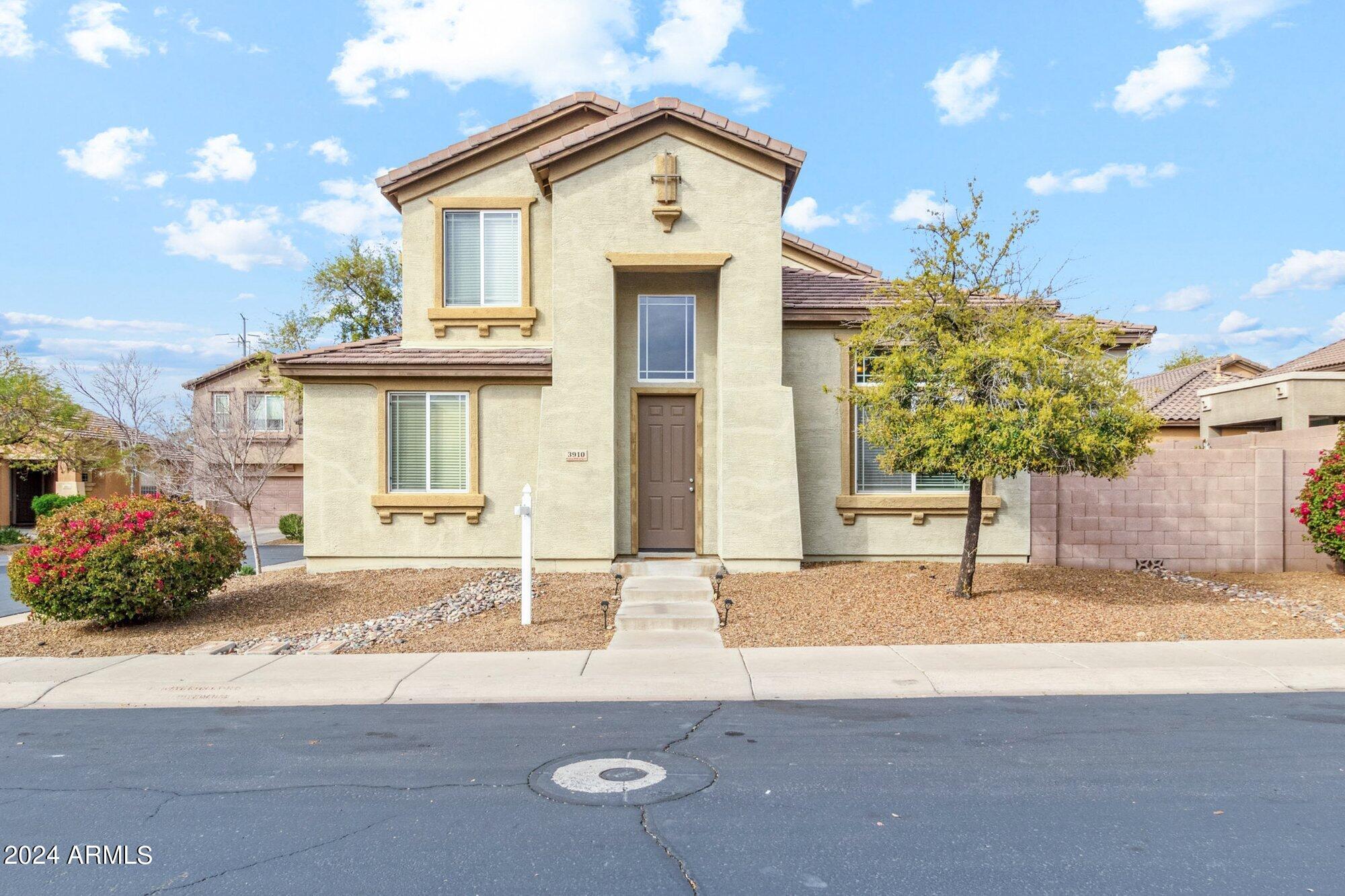 3910 East Pollack Street Phoenix, AZ 85042 - Photo 1 of 27 MG_9043