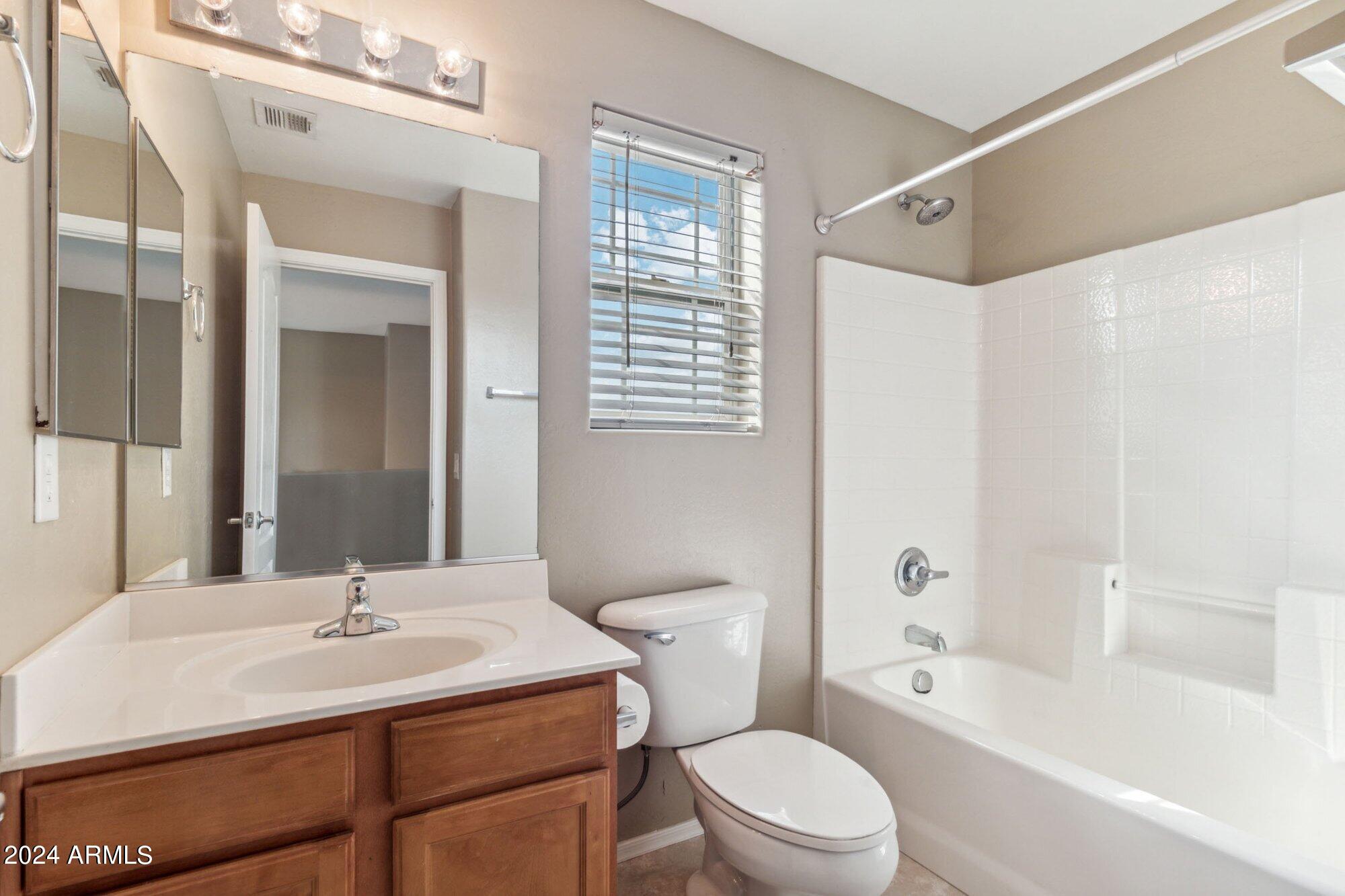 3910 East Pollack Street Phoenix, AZ 85042 - Photo 18 of 27 Upstairs Secondary Bath