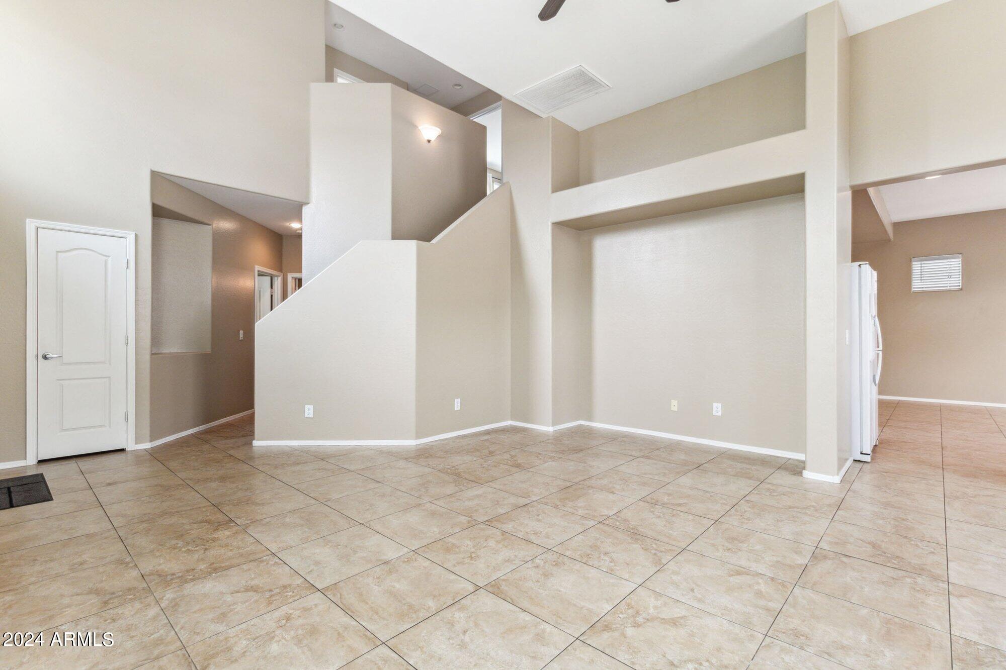 3910 East Pollack Street Phoenix, AZ 85042 - Photo 2 of 27 Great Room