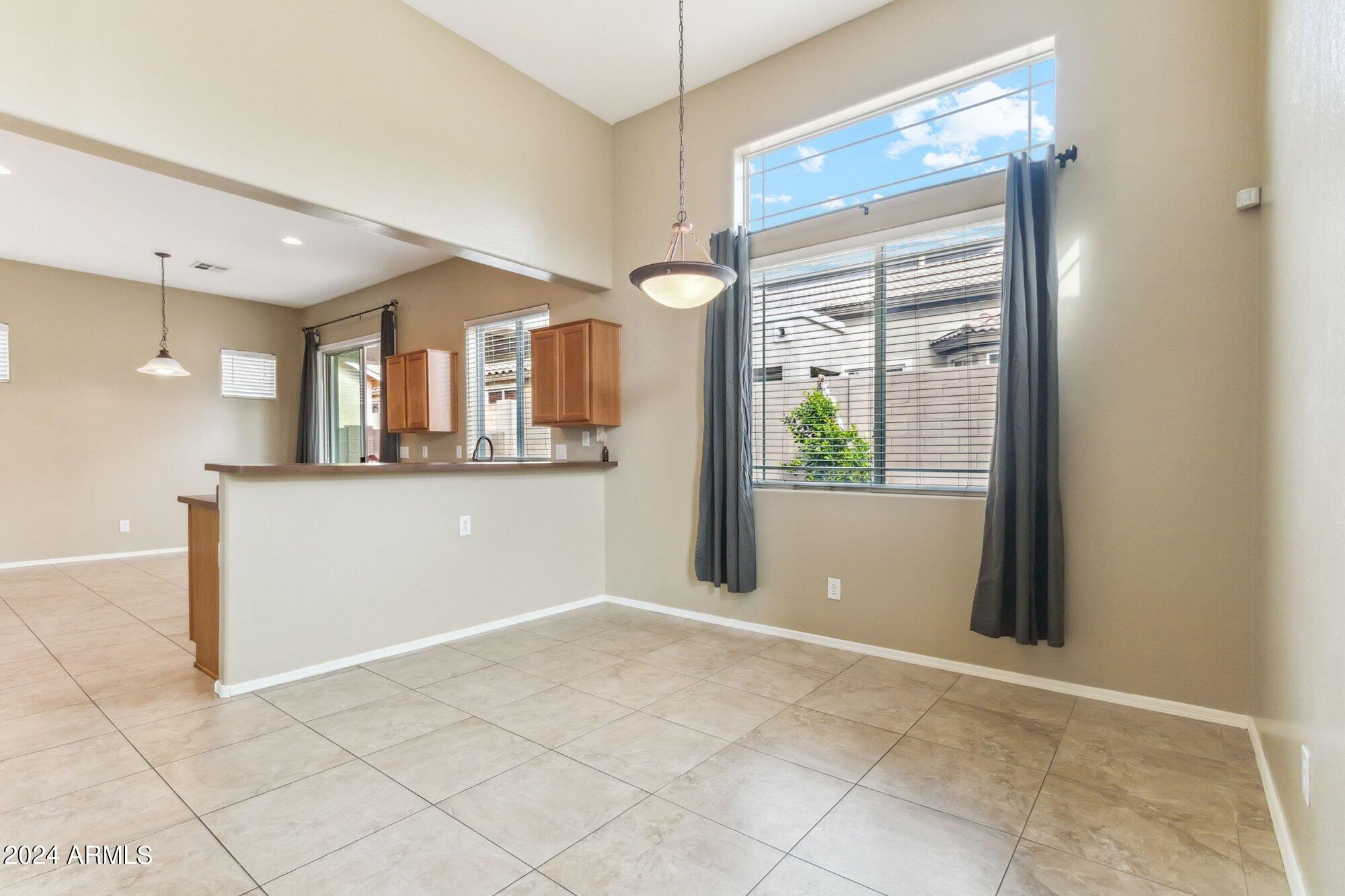 3910 East Pollack Street Phoenix, AZ 85042 - Photo 6 of 27 Dining Room