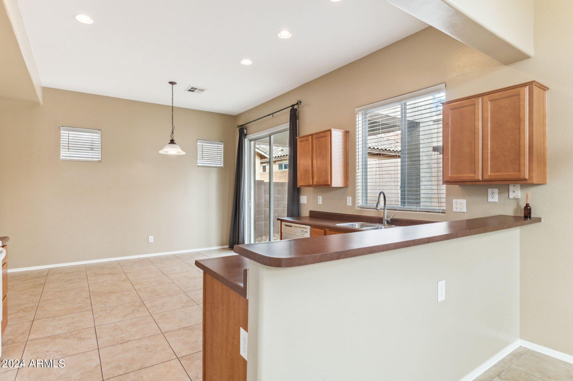 3910 East Pollack Street Phoenix, AZ 85042 - Photo 7 of 27 MG_8980