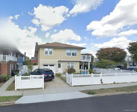 $4,500 | 401 West Walnut Street, Unit UPPR, Long Beach, NY 11561