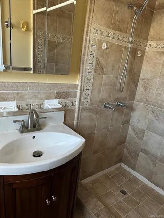 $4,500 | 401 West Walnut Street, Unit UPPR, Long Beach, NY 11561