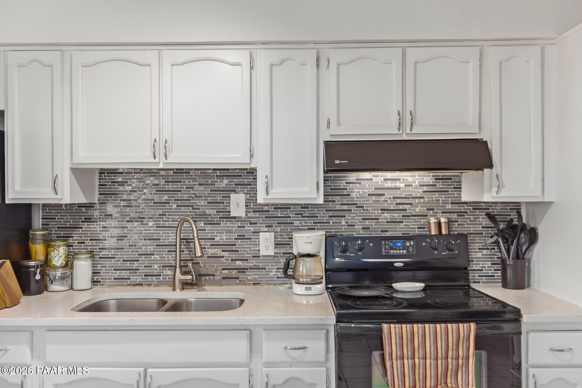 8151 West Clarendon Avenue Phoenix, AZ 85033 - Photo 12 of 46 12 - Claredon