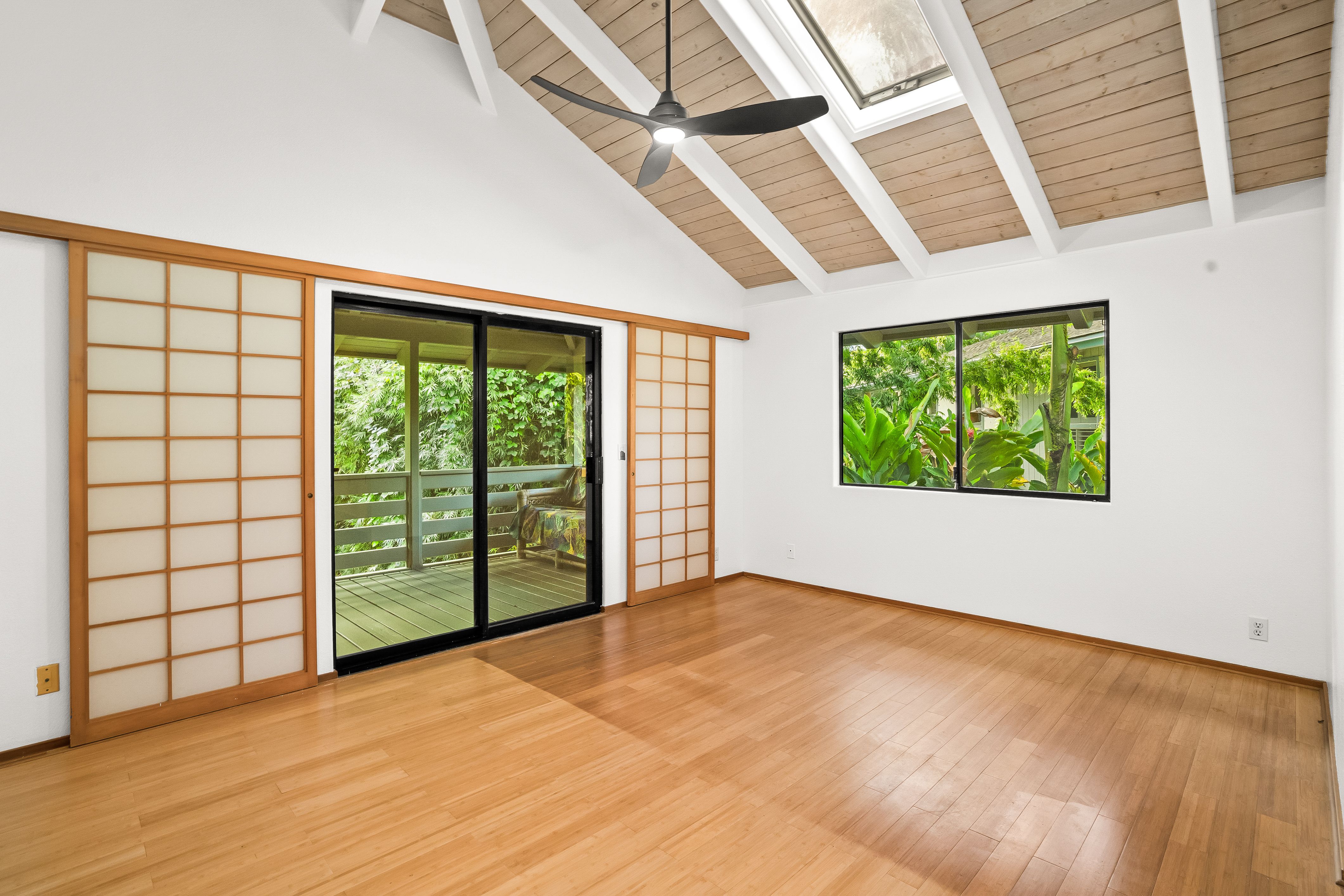 4485 Pilikoa Street Hanalei, HI 96714 - Photo 16 of 30 a view of an empty room with a window