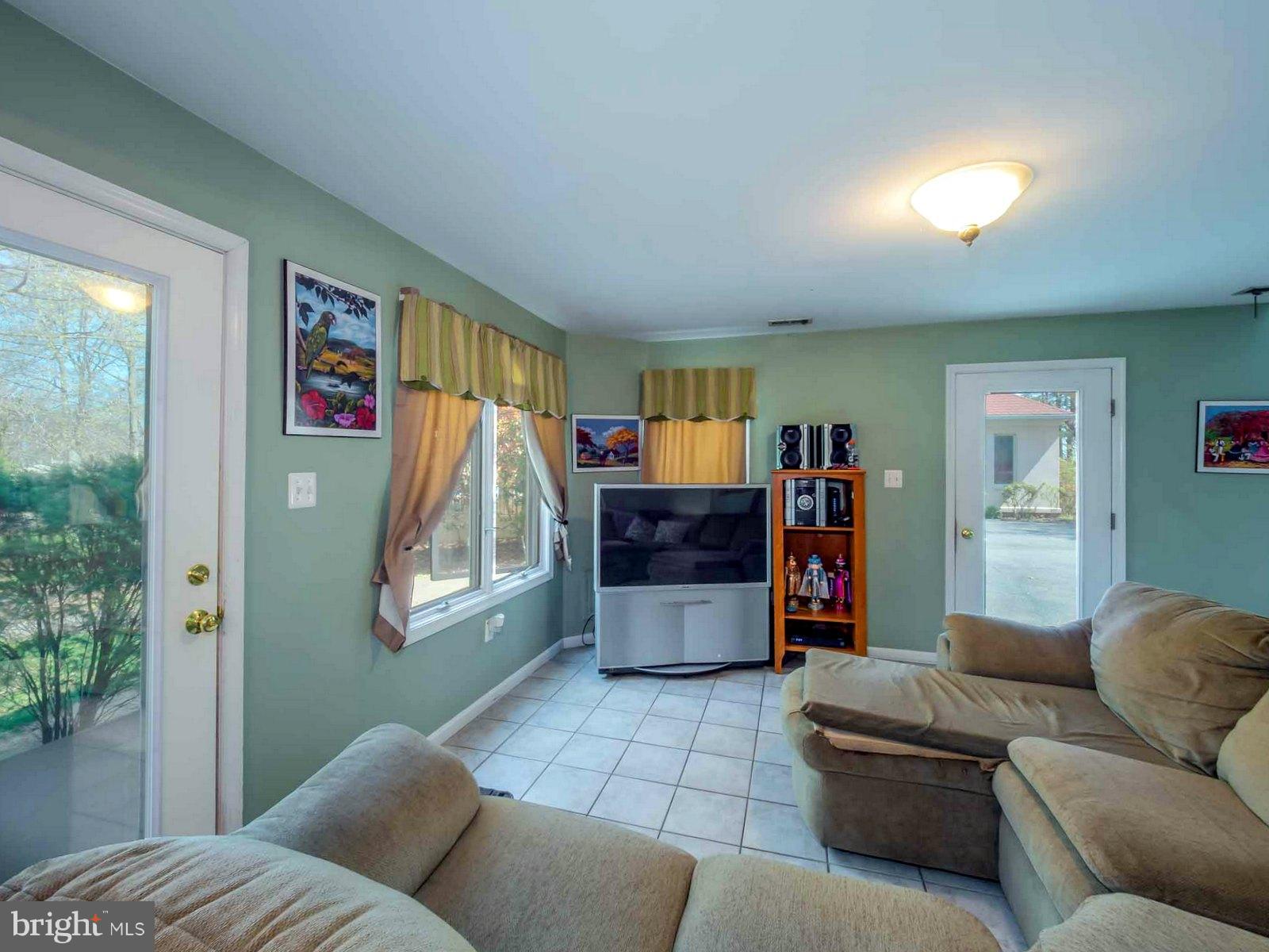 5825 Bayside Road St. Leonard, MD 20685 - Photo 25 of 30 Apartment Living Room