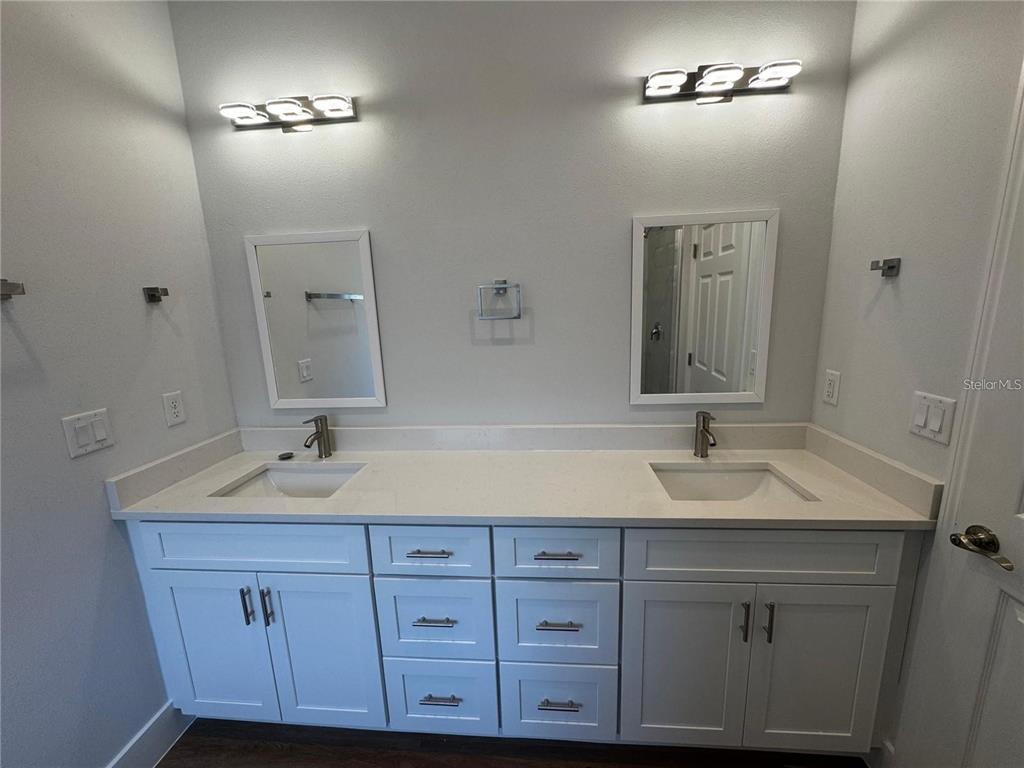 6741 Heavitree Drive Sebring, FL 33876 - Photo 24 of 29 a bathroom with double sink and a mirror