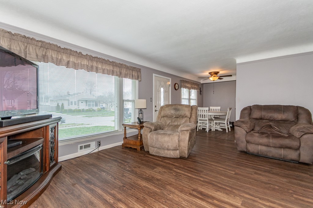 547 Dickerson Road Willowick, OH 44095 - Photo 3 of 38