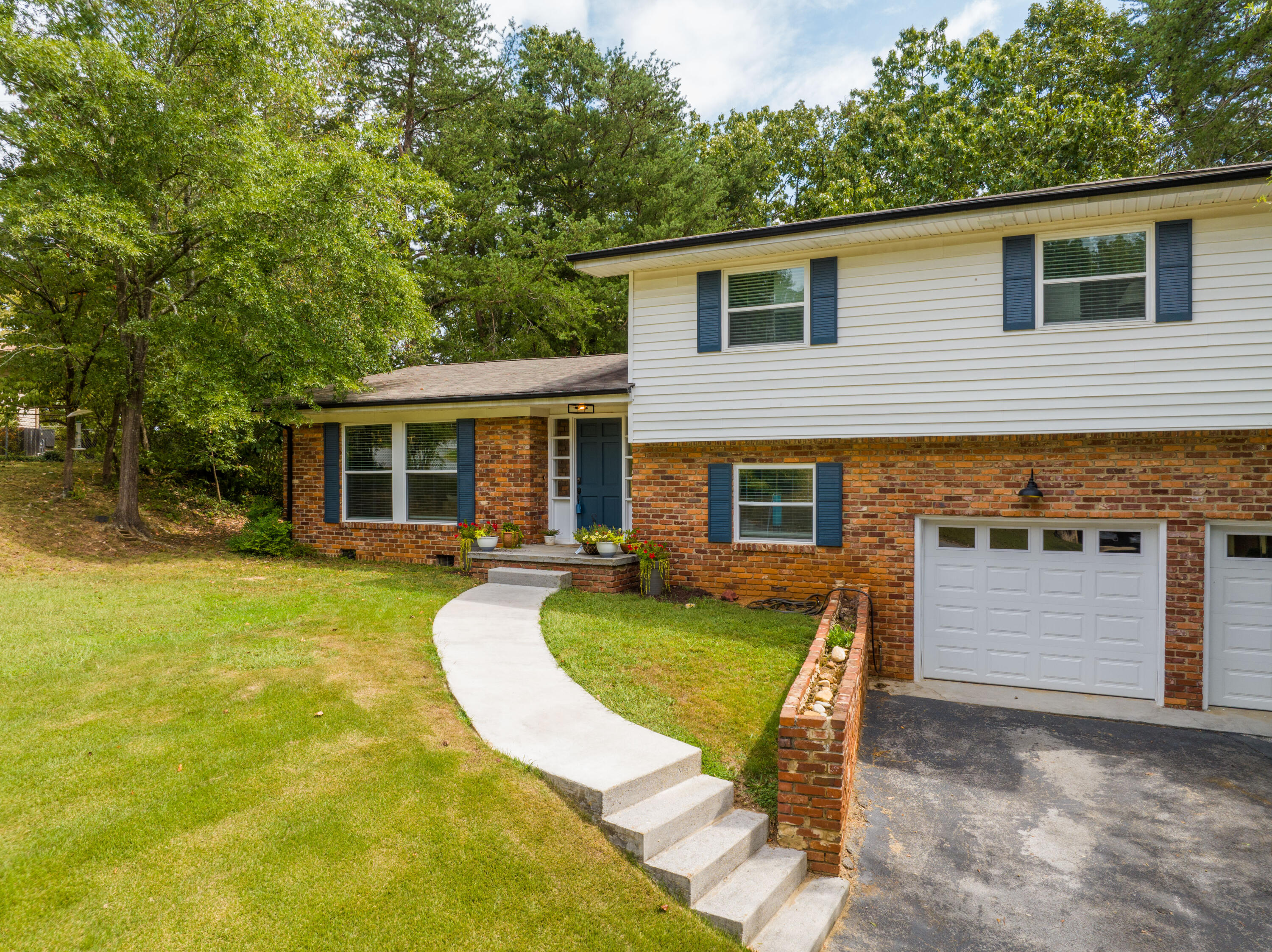 4508 Cloverdale Loop Hixson, TN 37343 - Photo 3 of 44 4508-Cloverdale-Loop-High-Res-Photos-7