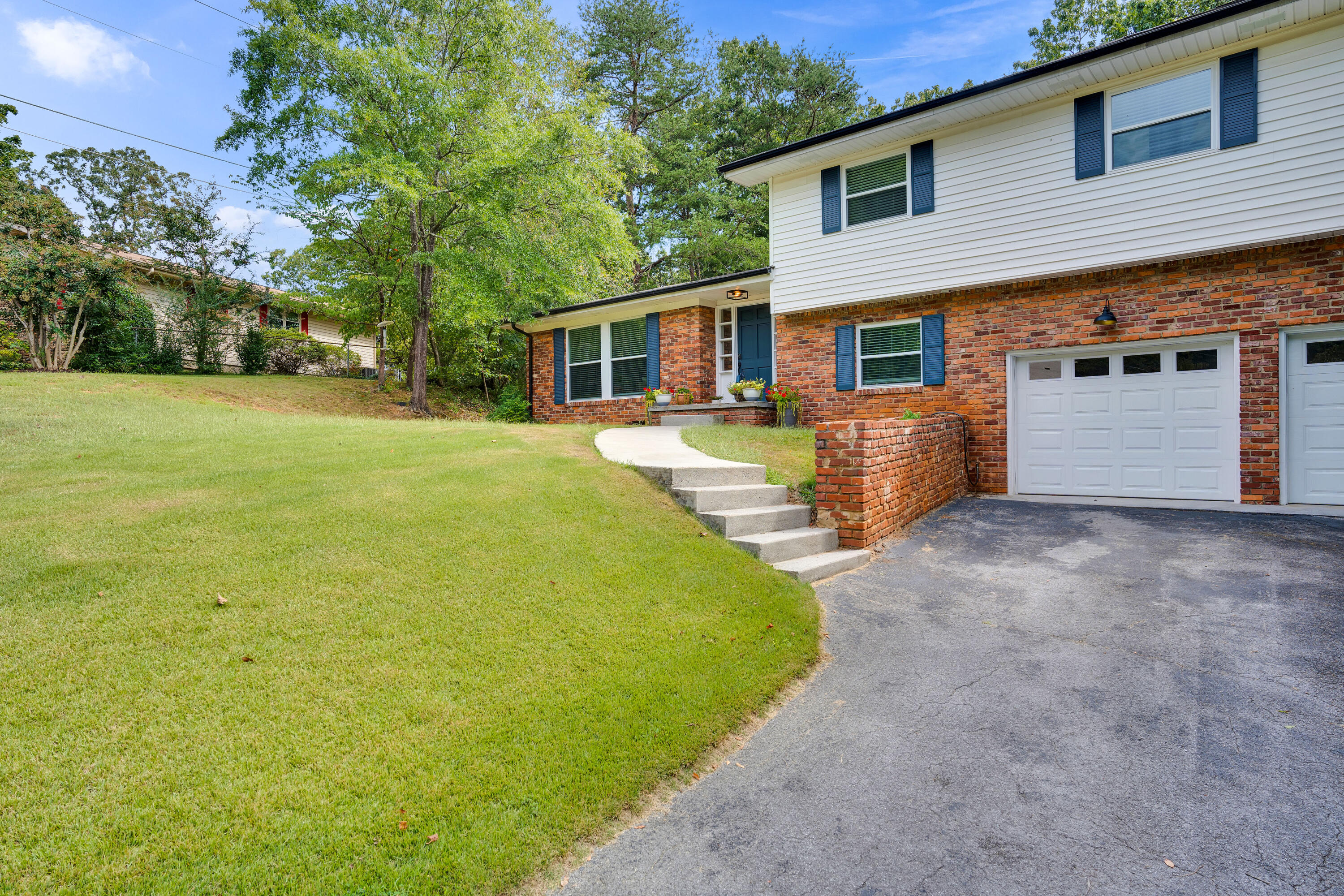 4508 Cloverdale Loop Hixson, TN 37343 - Photo 4 of 44 4508-Cloverdale-Loop-High-Res-Photos-10