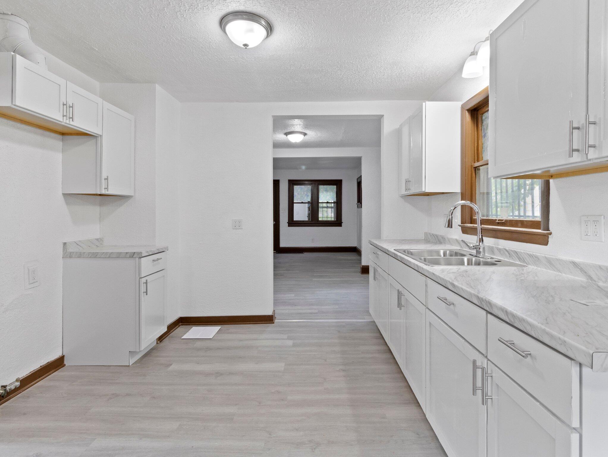 5751 North 38th Street Milwaukee, WI 53209 - Photo 3 of 26 3-web-or-mls-IMG_6400