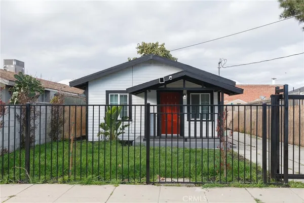 $3,900 | 3123 West 67th Street, Los Angeles, CA 90043
