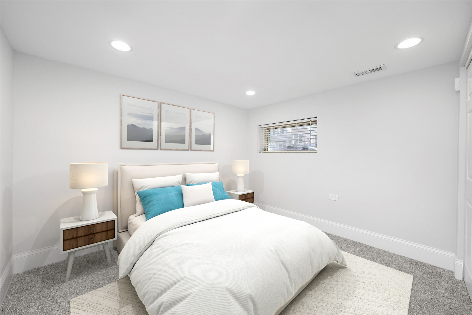 1928 West Addison Street, Unit 1S Chicago, IL 60613 - Photo 19 of 25 a bedroom with a bed and a lamp