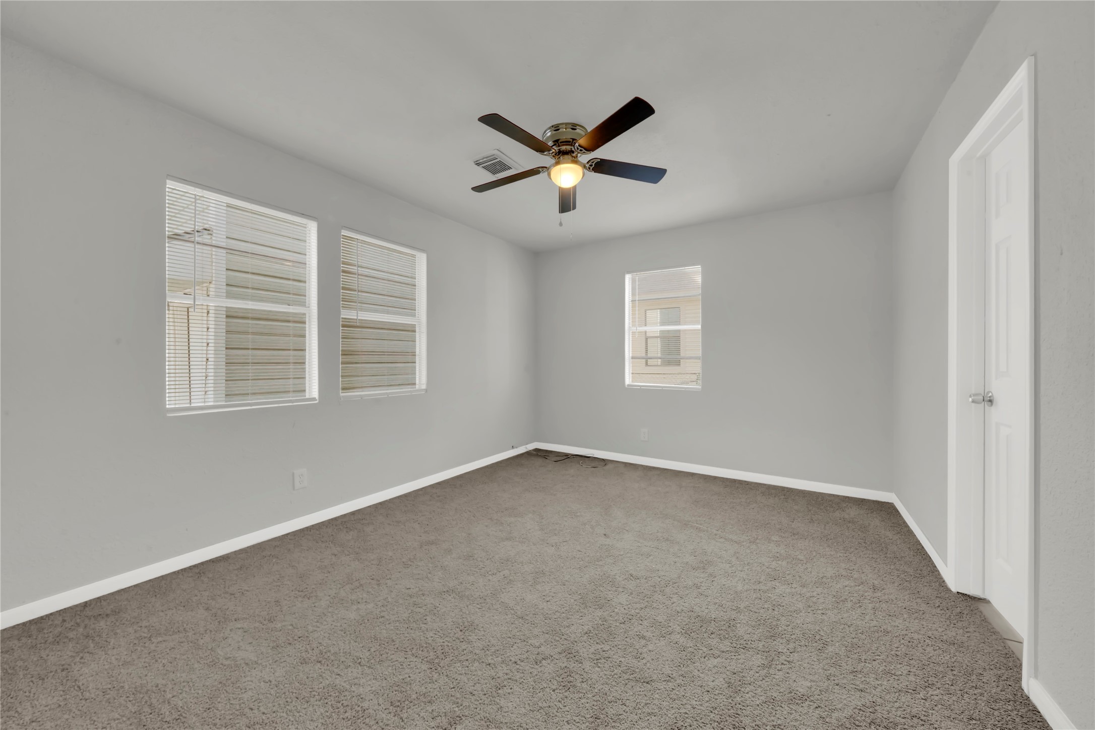 106 Hanover Street Houston, TX 77012 - Photo 17 of 49 a view of an empty room with a window