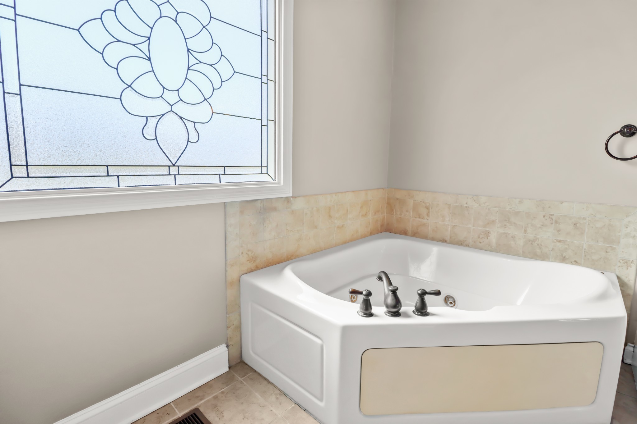 331 Tivoli Trail Springfield, TN 37172 - Photo 36 of 44 a bathroom with a bathtub and window