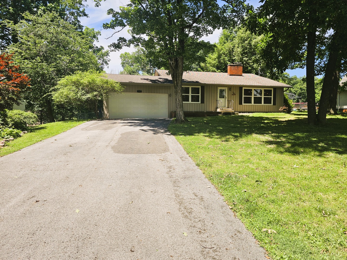 705 Lake Park Road Mount Vernon, IL 62864 - Photo 2 of 27