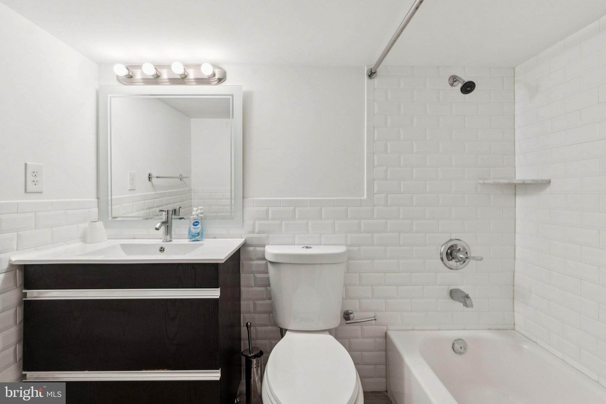 1915 League Street Philadelphia, PA 19146 - Photo 24 of 35 Bathroom 3